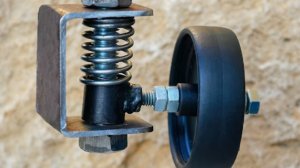 ГЕНИАЛЬНАЯ самоделка: Делаем амортизатор для колеса из труб и пружины.