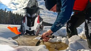 ЗАСАДИЛ СНЕГОХОД В НАЛЕДЬ! МАЛ ДА УДАЛ! РЫБАЛКА НА ЖЕРЛИЦЫ НА ОЗЕРЕ! #sharmax