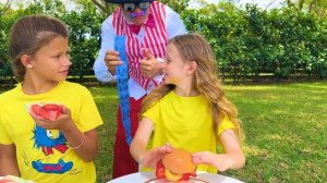 Настя в роли охотницы за привидениями. Большой сборник