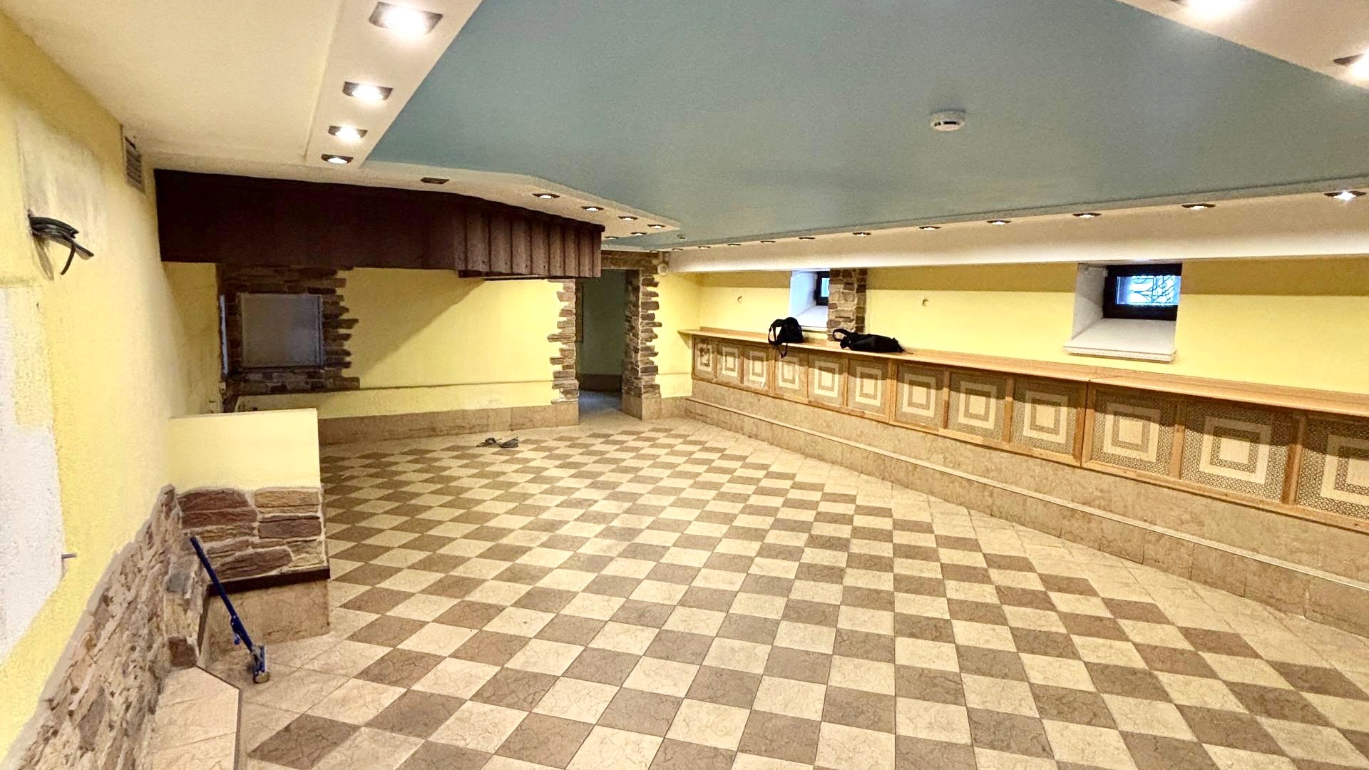 212 м2, Савушкина 1/2