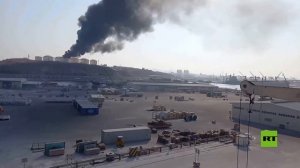 مشاهد جديدة لخزانات الوقود تحترق في عُمان بعد تعرضها للهجوم بمسيرات