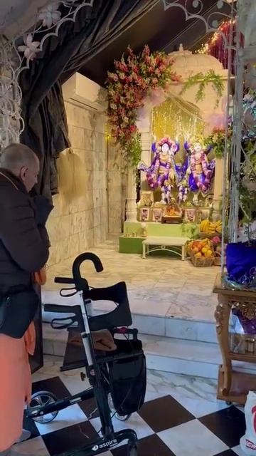 Мукунда Госвами на даршане Божеств - храм Шри Шри Радхи Говардханадхари - 2025 - Австралия