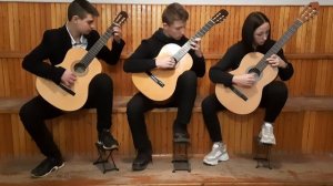 Трио гитаристов- Г.Берджерон "Медленный Снег"