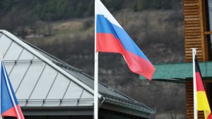 Украинский борец повернулся спиной к флагам во время российского гимна на ЧЕ