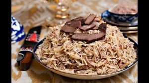 НОРИН ИЗ ТОНКО НАРЕЗАННОЙ ДОМАШНЕЙ ЛАПШИ МЯСА И ЗЕЛЕНИ