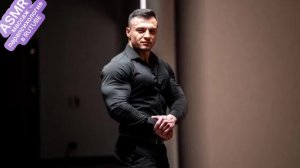 «Сила и грация! мужчина танцует от счастья. Хороший день начался!»