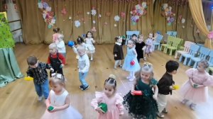 танец с кубиками первая младшая группа