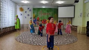 Народная игра "У медведя во бору"