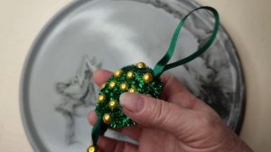 Мандариновые цветочки. 
И красивые подвески с ними.