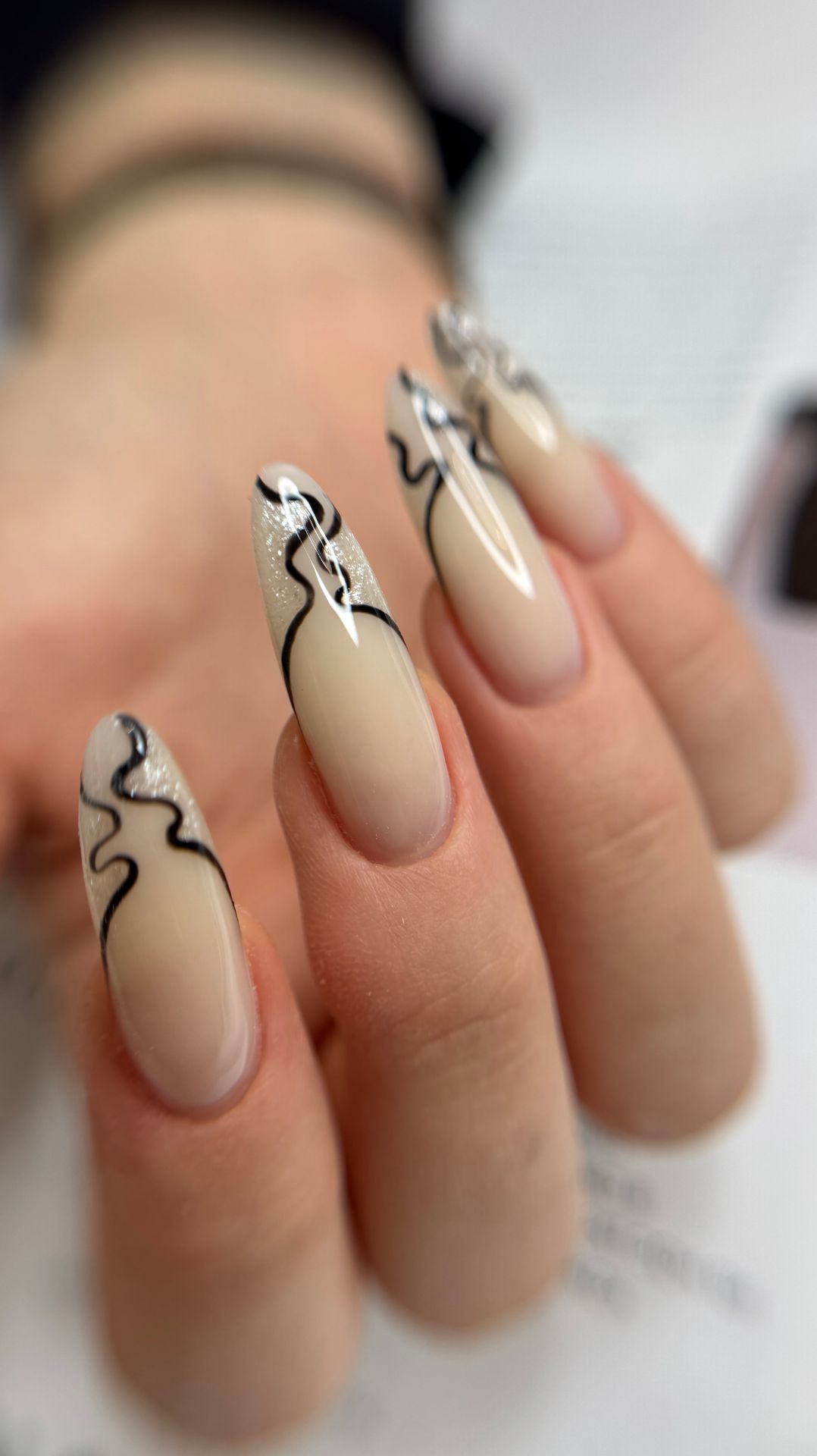 МК Абстрактный френч с блестками. Коррекция ногтей