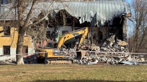 Петербург, Шоссе Революции 12к3 СНОСЯТ ОБЩЕЖИТИЕ МЕТРОСТРОЯ!