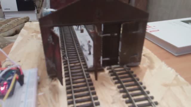 Работа ворот депо и стрелки под управлением Ардуино.