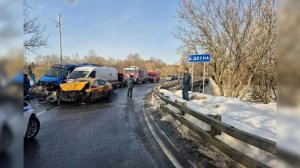 Маршрутка и такси столкнулись в Новой Москве, пострадали семь человек.