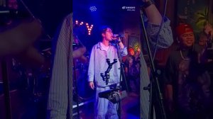 Песня "Люби меня, не уходи", Чжан Синьчэн