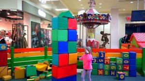 ДЕТСКИЙ ПАРК Развлечений с Шариками и Машинками! Милана играет с братикам на Детской Площадке