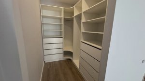 Как сделать вместительную гардеробную комнату