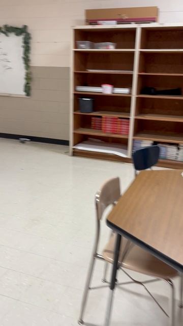 Обзор заброшенного кабинета Английского языка в Школе США