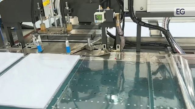 Станок для упаковки штучной продукции в пакет с клеевым клапаном T200