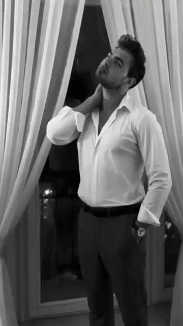 Красивый МУЖЧИНА  Красивый ПАРЕНЬ  ВИДЕО создаёт НЕЙРОСЕТЬ