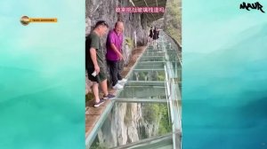 КИТАЙ. Люди боятся переходить стеклянный мост | Эффект трещины на стеклянном мосту