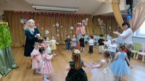 Весенний хоровод в яслях