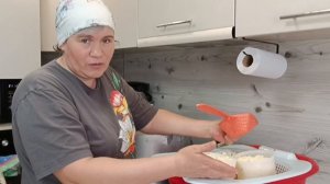 А  стоит ли этим заниматься, если оно никому не нужно. Пчелка привела тюльпана. жизнь в деревне