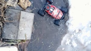 машинка на радиоуправлении vs грязь