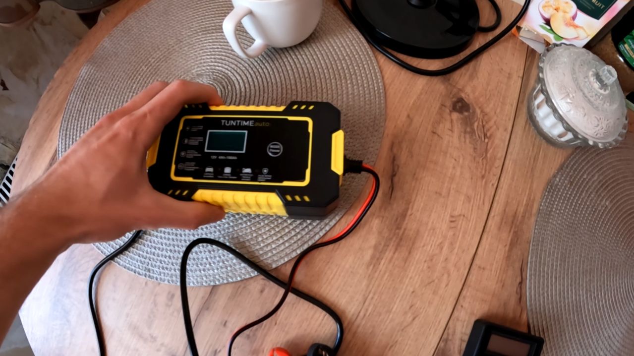 Как зарядить любой аккумулятор показываю свое зарядное устройство