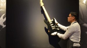 Гитару фронтмена Pink Floyd продали на аукционе за рекордные $14,5 млн