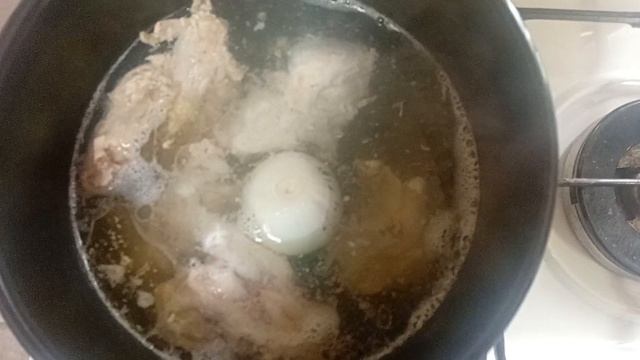 Готовлю куриный суп .