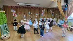 Весенний танец в яслях