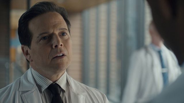Док 1 сезон 3 серия «Первый день» (сериал, 2025)