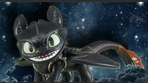 Беззубик, прекрасная фигурка из мультфильма как приручить дракона, дочь сняла по моей просьбе