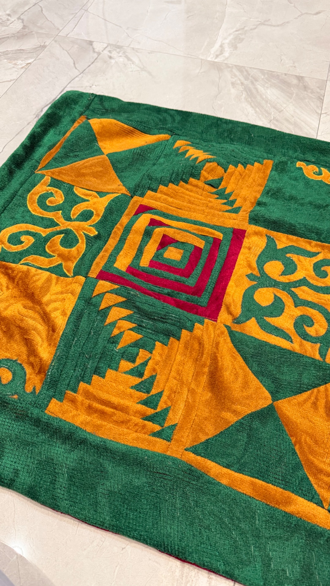 Моё первое изделие❤️ оно вдохновило меня на лоскутное шитье🧵 Курак корпе, жастык