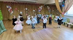 танец с колокольчиками в яслях