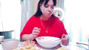 Еда/Мукбанг/Борщ/Свекольный салат/Рис с мясом/Тушёные овощи/Бисквитный рулет.