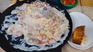 Мукбанг сливочная лапша и хлеб Еда на камеру