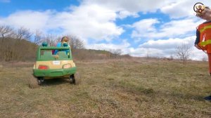 Дети и Машина. Диана и Даня, Милан строят Машину, чтобы кататься по грязи. Манкиту