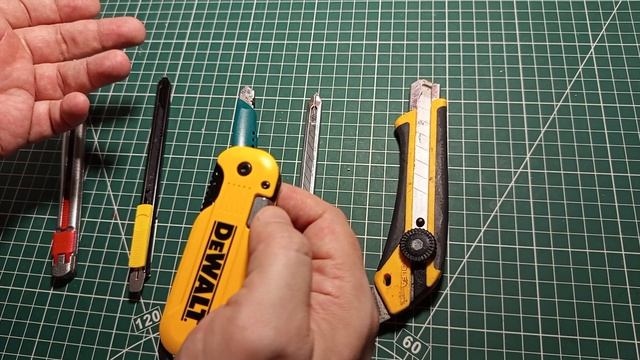 Складной нож со сменными лезвиями Dewalt ATOMIC DWHT10990 смотреть онлайн