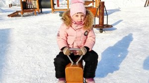 Играем на Детской Площадке Полина Пират