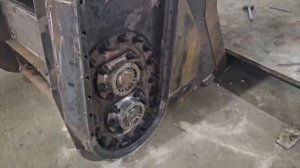 Т-34В ДЕЙСТВИИ ЖИВЕМ В РАЗНЫХ МЕСТАХ, БОИМСЯ АТАКИ ХИМИЧЕСКИМИ ВЕЩЕСТВАМИ НА НАШ ДОМ, ОКНА ВСЕ РАЗБИ