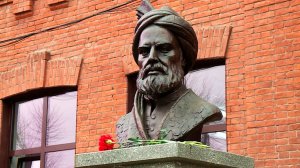 Жители Северной Осетии поддержали народ Ирана. Цветы к бюсту Фирдоуси и круглый стол в вузе