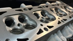 ГБЦ 409 Е-2 5-ти опорная неисправности, кривые постели, кривая верхняя плоскость, нижняя ровная.