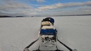 Мотобуксировщик по пухлому снегу в мороз