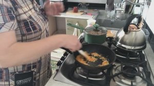 Жизнь на пенсии Занимаюсь рассадой.