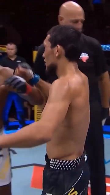 Алиби Идирис забирает первую победу в UFC смотреть онлайн