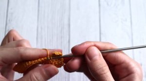 Эту кайму крючком вязать несложно. Показываю, как она вяжется