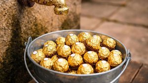 Открываем кран, невероятно захватывающе заполняем ведёрко! Залипательное видео AI ASMR