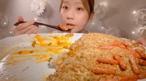 Мукбанг рис и колбаски Еда на камеру