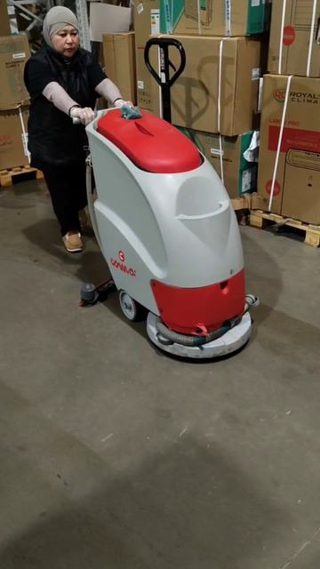 Замена АКБ и сквиджа на поломоечной машине